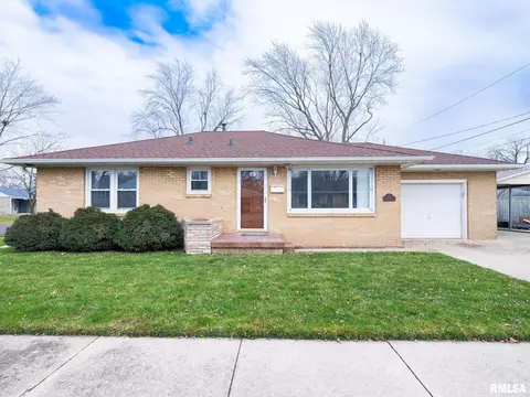 320 Barbara Rd, Pekin, IL 61554