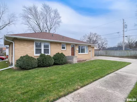 320 Barbara Rd, Pekin, IL 61554 photo 4
