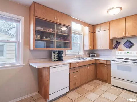 320 Barbara Rd, Pekin, IL 61554 photo 12