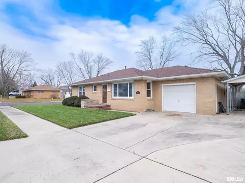 320 Barbara Rd, Pekin, IL 61554 photo 3