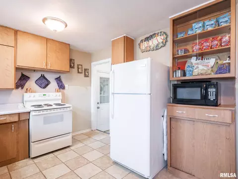 320 Barbara Rd, Pekin, IL 61554 photo 14