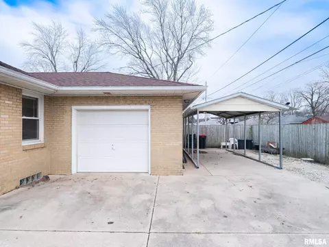 320 Barbara Rd, Pekin, IL 61554 photo 2