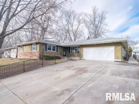 2907 W Brookside Dr, Peoria, IL 61615