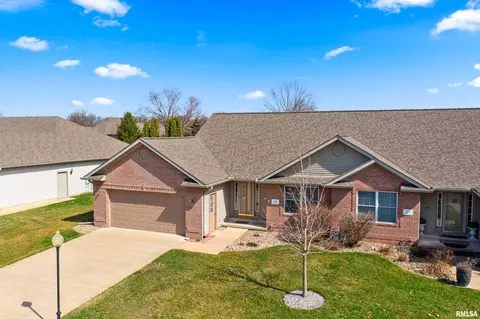 114 Ironwood Dr, Pekin, IL 61554