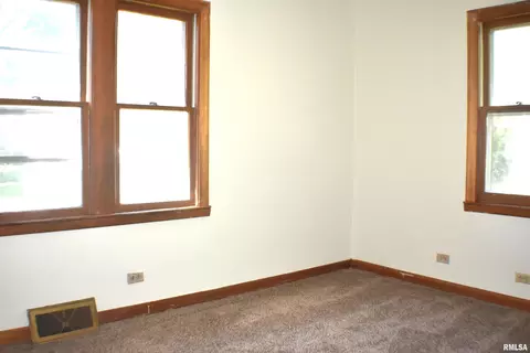 Bedroom - 707 E Ash St, Canton, IL 61520 photo 3 of 7