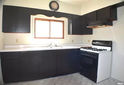 Kitchen - 707 E Ash St, Canton, IL 61520 photo 2 of 2