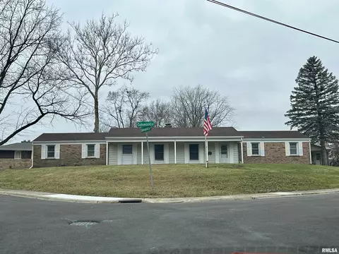 209 Oakwood Cir, Washington, IL 61571