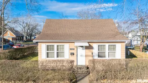 1301 Royal Ave, Pekin, IL 61554