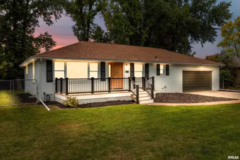 210 Julian Ave, East Peoria, IL 61611