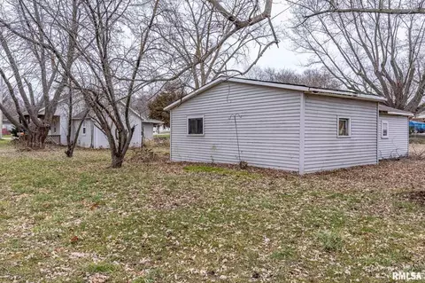 710 N Oswego St, Spring Bay, IL 61611