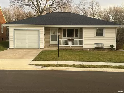 104 Hilldale Ave, Washington, IL 61571