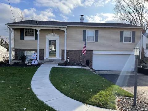 126 E Clinton St, Brimfield, IL 61517