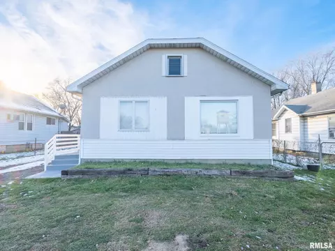 1807 S 2nd St, Pekin, IL 61554