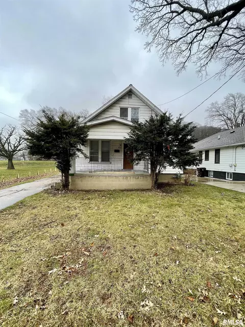 323 Cole St, East Peoria, IL 61611