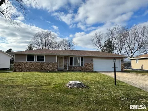 205 Matthew Pkwy, Washington, IL 61571