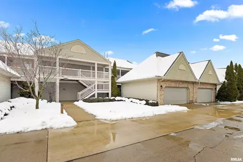 7315 N Villa Lake Dr, Peoria, IL 61614