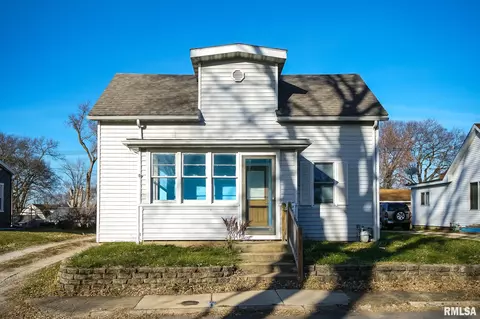 405 St Julian St, Pekin, IL 61554