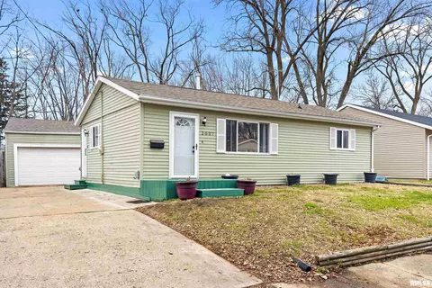 2007 Windsor St, Pekin, IL 61554