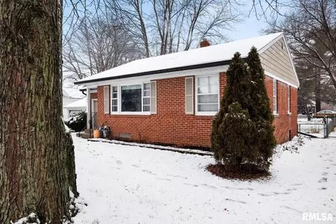 103 E Jefferson St, Washington, IL 61571 photo 3
