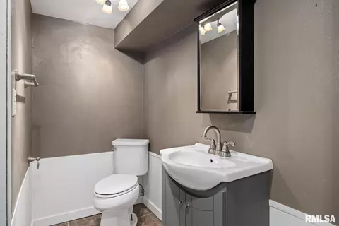 103 E Jefferson St, Washington, IL 61571 photo 24