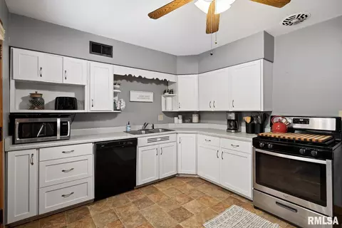 103 E Jefferson St, Washington, IL 61571 photo 11