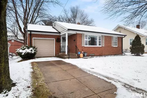 103 E Jefferson St, Washington, IL 61571 photo 2