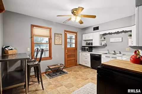 103 E Jefferson St, Washington, IL 61571 photo 9