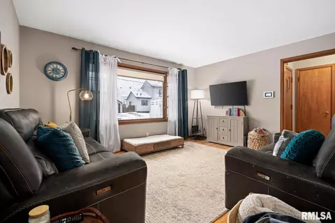 103 E Jefferson St, Washington, IL 61571 photo 8