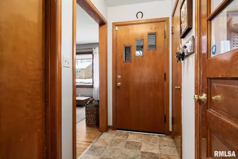 103 E Jefferson St, Washington, IL 61571 photo 5