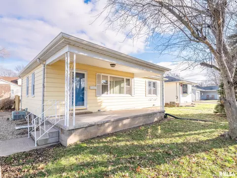 1510 N 9th St, Pekin, IL 61554
