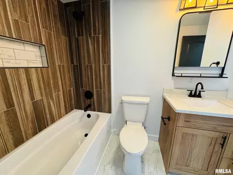 408 Hurst Dr, Macomb, IL 61455 photo 11