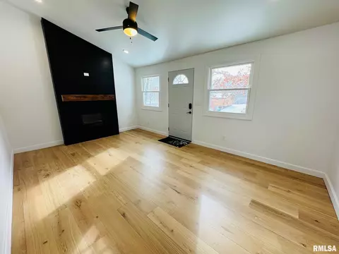 408 Hurst Dr, Macomb, IL 61455 photo 4