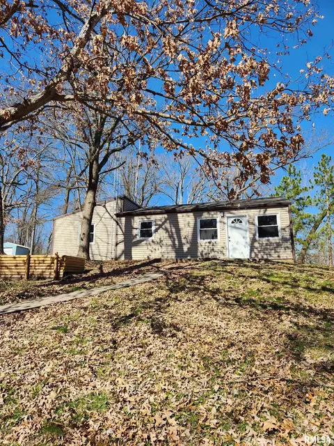 408 Hurst Dr, Macomb, IL 61455