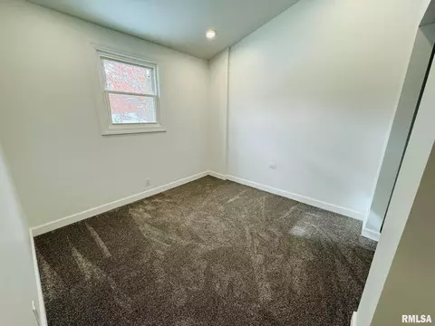 408 Hurst Dr, Macomb, IL 61455 photo 8