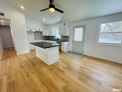 408 Hurst Dr, Macomb, IL 61455 photo 7
