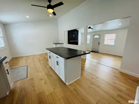 408 Hurst Dr, Macomb, IL 61455 photo 5
