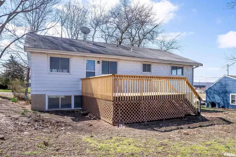 Exterior - 2511 E Silver Leaf St, Chillicothe, IL 61523 photo 5 of 9