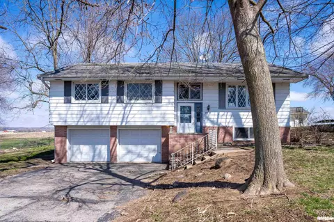 2511 E Silver Leaf St, Chillicothe, IL 61523