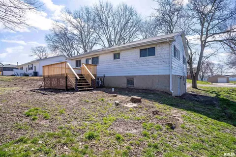 Exterior - 2511 E Silver Leaf St, Chillicothe, IL 61523 photo 3 of 9