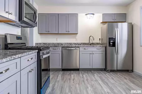 Kitchen - 2511 E Silver Leaf St, Chillicothe, IL 61523 photo 1 of 2