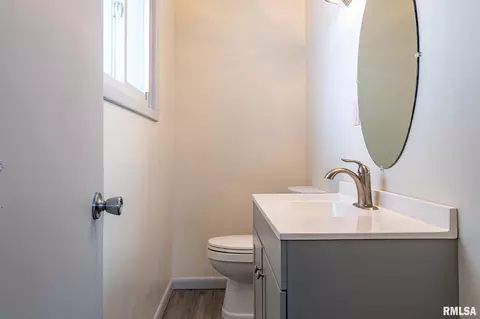 Bath - 2511 E Silver Leaf St, Chillicothe, IL 61523 photo 1 of 2