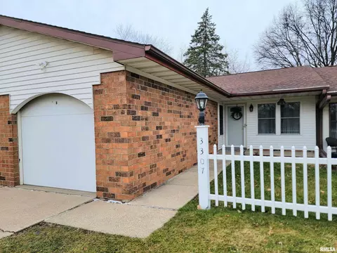 3307 N Molleck Dr, Peoria, IL 61604