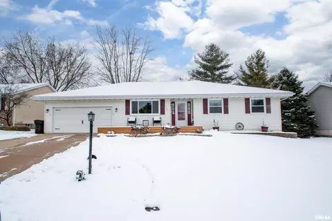 512 High Oak Dr, East Peoria, IL 61611