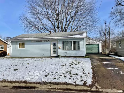 1506 N 16th St, Pekin, IL 61554