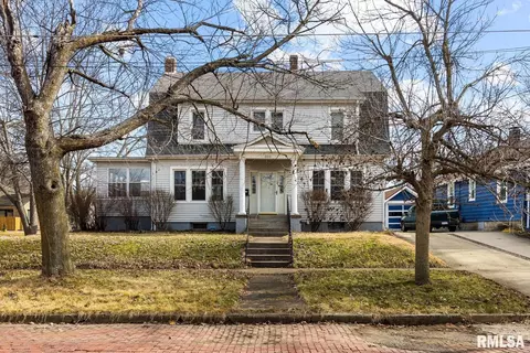802 Bacon St, Pekin, IL 61554