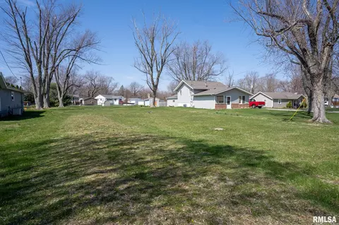 215 Baylor St, East Peoria, IL 61611