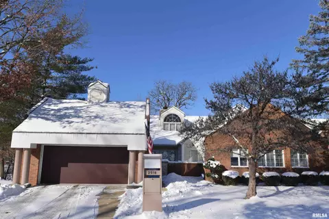 2518 W Hidden Lake Ct, Peoria, IL 61614