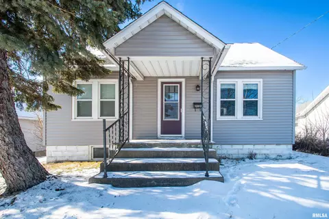 1203 S 14th St, Pekin, IL 61554