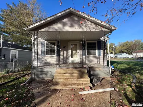 2005 S Winston St, Peoria, IL 61605