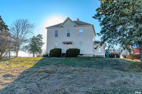 4579 Townhall Rd, Hopedale, IL 61747